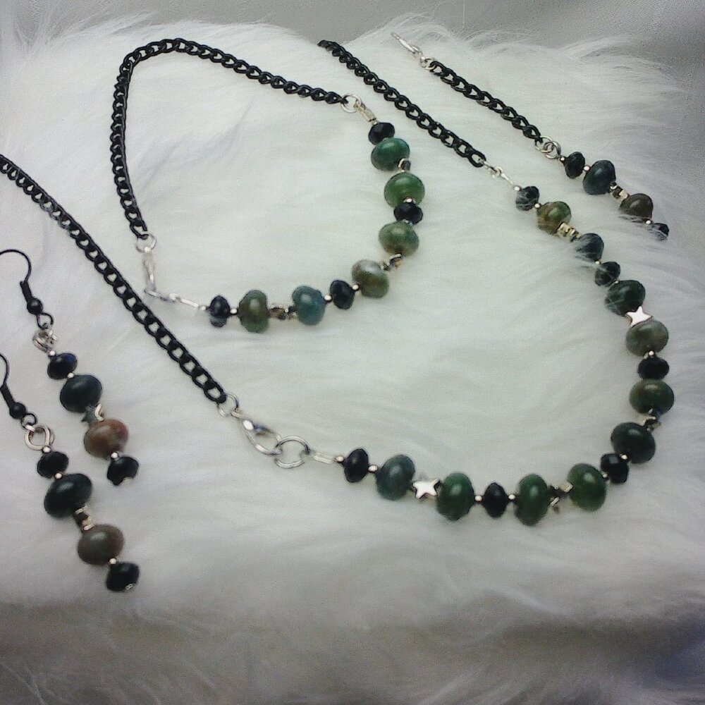 No1842 Handmade jewelry set : necklace, bracelet, earrings and pendant